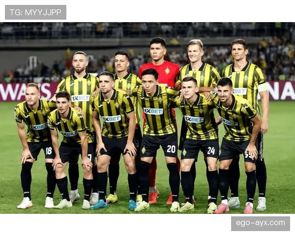 德甲豪门主帅关键决策引球迷热议，球队未来走向成焦点