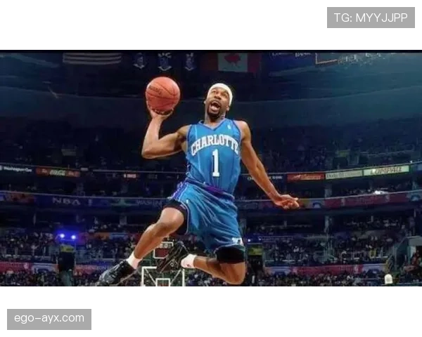 巴郎·戴维斯无球跑动制造错位，提升快攻转换效率