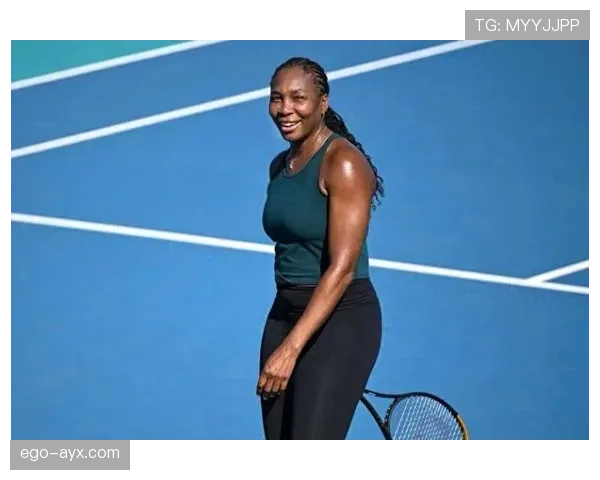 维纳斯·威廉姆斯凌晨四点在厨房称羽衣甘蓝，说这是她的“夜宵”